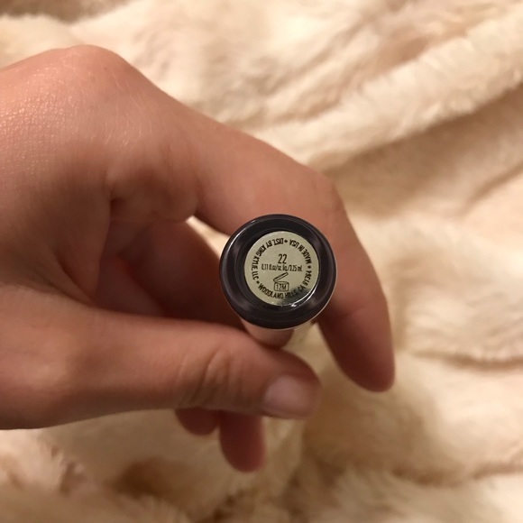 22 Matte Lipstick - Picture 2 of 2